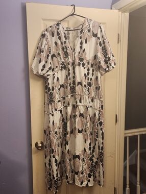 Women's Floral Tiered Midi Dress in Beige and Black